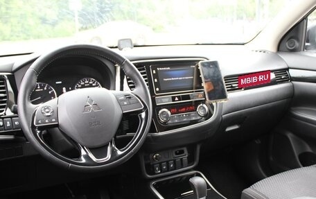 Mitsubishi Outlander III рестайлинг 3, 2019 год, 2 000 000 рублей, 18 фотография