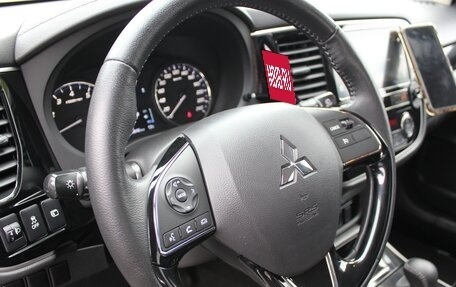 Mitsubishi Outlander III рестайлинг 3, 2019 год, 2 000 000 рублей, 15 фотография