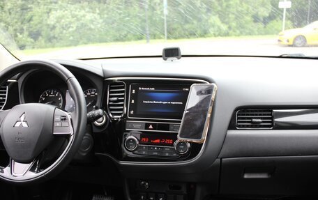 Mitsubishi Outlander III рестайлинг 3, 2019 год, 2 000 000 рублей, 22 фотография