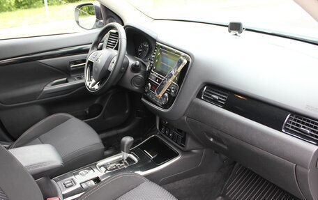 Mitsubishi Outlander III рестайлинг 3, 2019 год, 2 000 000 рублей, 24 фотография
