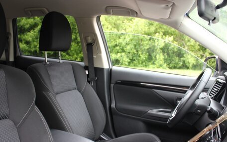 Mitsubishi Outlander III рестайлинг 3, 2019 год, 2 000 000 рублей, 25 фотография