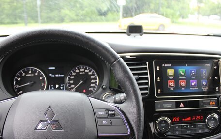 Mitsubishi Outlander III рестайлинг 3, 2019 год, 2 000 000 рублей, 30 фотография