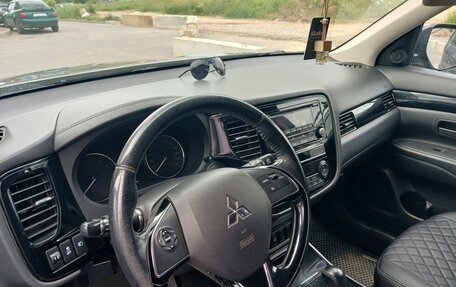 Mitsubishi Outlander III рестайлинг 3, 2019 год, 1 850 000 рублей, 3 фотография