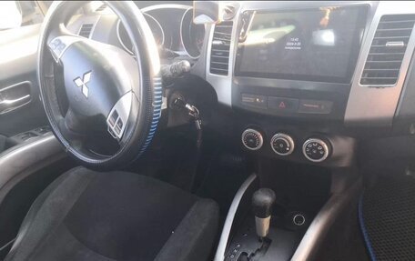 Mitsubishi Outlander III рестайлинг 3, 2008 год, 800 000 рублей, 8 фотография