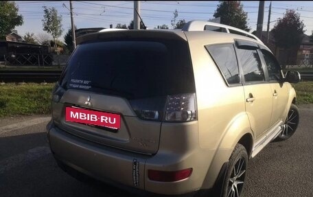 Mitsubishi Outlander III рестайлинг 3, 2008 год, 800 000 рублей, 11 фотография