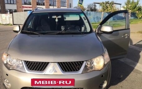 Mitsubishi Outlander III рестайлинг 3, 2008 год, 800 000 рублей, 12 фотография