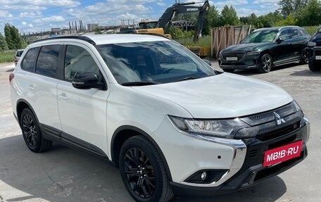Mitsubishi Outlander III рестайлинг 3, 2021 год, 2 680 000 рублей, 4 фотография