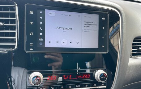 Mitsubishi Outlander III рестайлинг 3, 2021 год, 2 680 000 рублей, 15 фотография