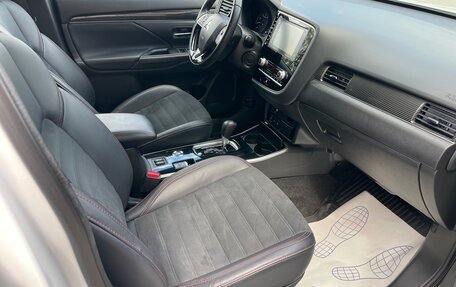 Mitsubishi Outlander III рестайлинг 3, 2021 год, 2 680 000 рублей, 9 фотография