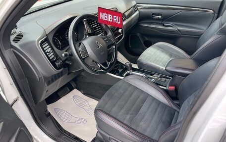 Mitsubishi Outlander III рестайлинг 3, 2021 год, 2 680 000 рублей, 7 фотография