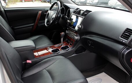 Toyota Highlander III, 2011 год, 1 699 000 рублей, 10 фотография
