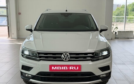 Volkswagen Tiguan II, 2019 год, 2 795 000 рублей, 2 фотография