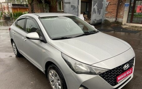 Hyundai Solaris II рестайлинг, 2021 год, 1 550 000 рублей, 1 фотография