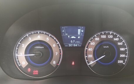 Hyundai Solaris II рестайлинг, 2011 год, 600 000 рублей, 8 фотография