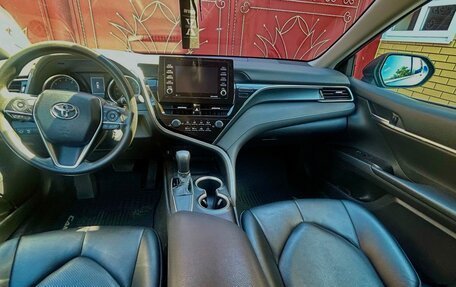 Toyota Camry, 2021 год, 2 250 000 рублей, 8 фотография