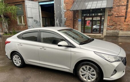 Hyundai Solaris II рестайлинг, 2021 год, 1 550 000 рублей, 4 фотография