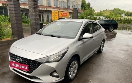 Hyundai Solaris II рестайлинг, 2021 год, 1 550 000 рублей, 2 фотография