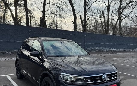 Volkswagen Tiguan II, 2019 год, 3 260 000 рублей, 1 фотография