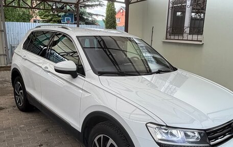 Volkswagen Tiguan II, 2018 год, 2 250 000 рублей, 2 фотография