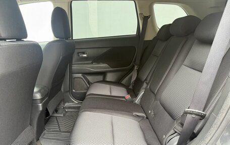 Mitsubishi Outlander III рестайлинг 3, 2017 год, 1 850 000 рублей, 11 фотография