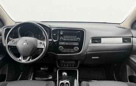 Mitsubishi Outlander III рестайлинг 3, 2017 год, 1 850 000 рублей, 12 фотография