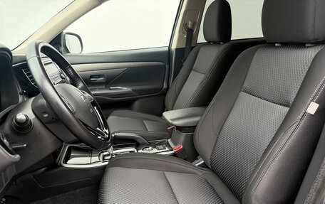Mitsubishi Outlander III рестайлинг 3, 2017 год, 1 850 000 рублей, 10 фотография
