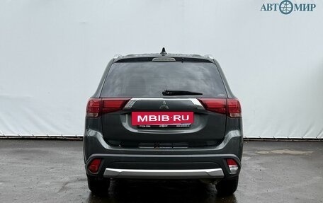 Mitsubishi Outlander III рестайлинг 3, 2017 год, 1 850 000 рублей, 6 фотография