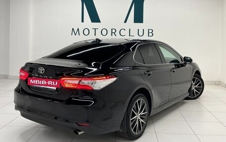 Toyota Camry, 2022 год, 3 200 000 рублей, 2 фотография
