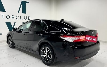 Toyota Camry, 2022 год, 3 200 000 рублей, 5 фотография