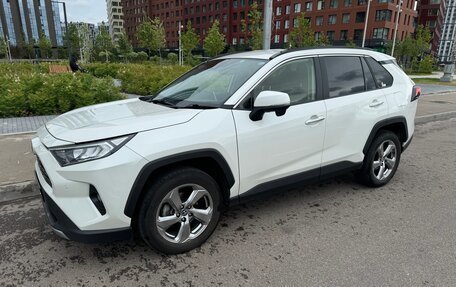 Toyota RAV4, 2020 год, 3 060 000 рублей, 3 фотография