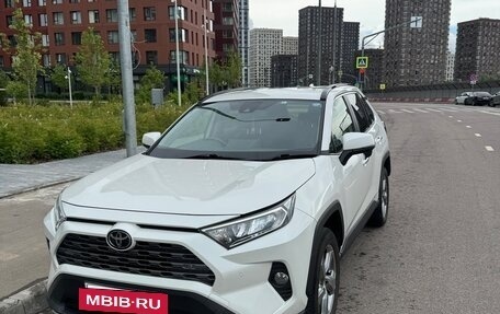 Toyota RAV4, 2020 год, 3 060 000 рублей, 2 фотография