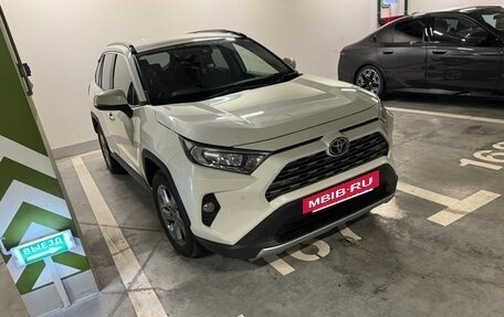 Toyota RAV4, 2020 год, 3 060 000 рублей, 12 фотография