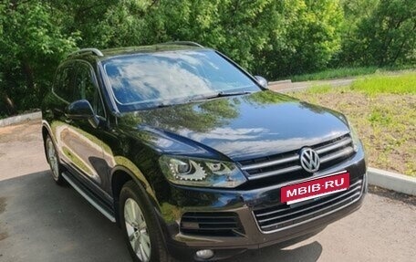 Volkswagen Touareg III, 2011 год, 1 550 000 рублей, 2 фотография