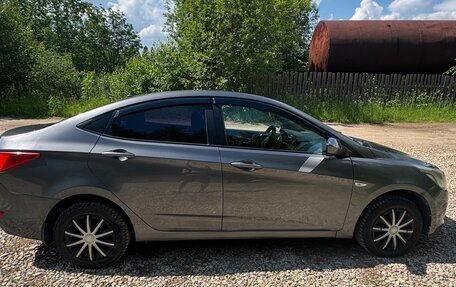 Hyundai Solaris II рестайлинг, 2015 год, 680 000 рублей, 2 фотография