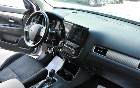 Mitsubishi Outlander III рестайлинг 3, 2013 год, 1 560 000 рублей, 10 фотография