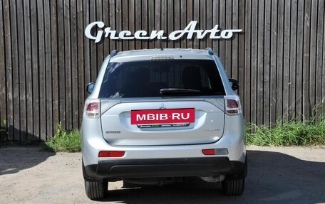Mitsubishi Outlander III рестайлинг 3, 2013 год, 1 560 000 рублей, 4 фотография