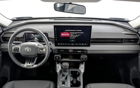 Toyota RAV4, 2026 год, 4 950 000 рублей, 10 фотография
