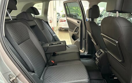 Volkswagen Tiguan II, 2019 год, 2 600 000 рублей, 28 фотография