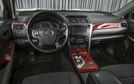 Toyota Camry, 2014 год, 1 680 000 рублей, 6 фотография