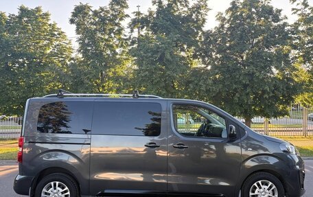 Opel Zafira Life I, 2020 год, 3 150 000 рублей, 2 фотография