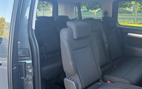 Opel Zafira Life I, 2020 год, 3 150 000 рублей, 5 фотография