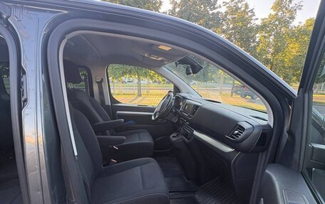 Opel Zafira Life I, 2020 год, 3 150 000 рублей, 10 фотография