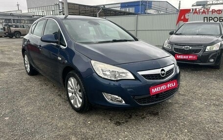 Opel Astra J, 2011 год, 590 000 рублей, 1 фотография