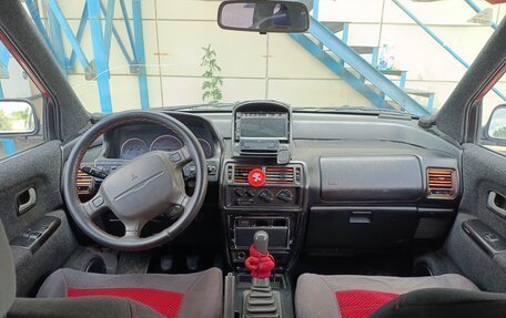 Mitsubishi Space Runner II, 1996 год, 210 000 рублей, 2 фотография