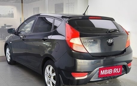 Hyundai Solaris II рестайлинг, 2013 год, 650 000 рублей, 8 фотография