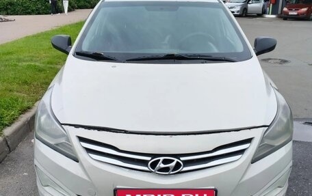 Hyundai Solaris II рестайлинг, 2015 год, 550 000 рублей, 1 фотография