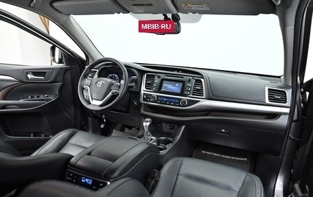Toyota Highlander III, 2015 год, 2 599 000 рублей, 10 фотография