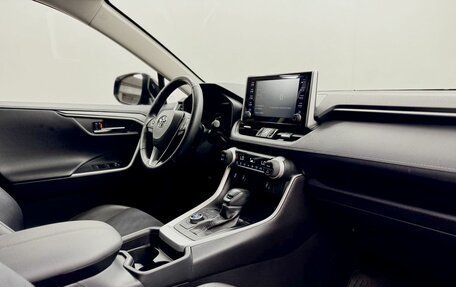 Toyota RAV4, 2021 год, 4 525 000 рублей, 12 фотография