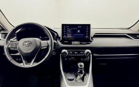 Toyota RAV4, 2021 год, 4 525 000 рублей, 18 фотография