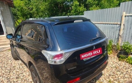 Mitsubishi Outlander III рестайлинг 3, 2013 год, 1 300 000 рублей, 3 фотография